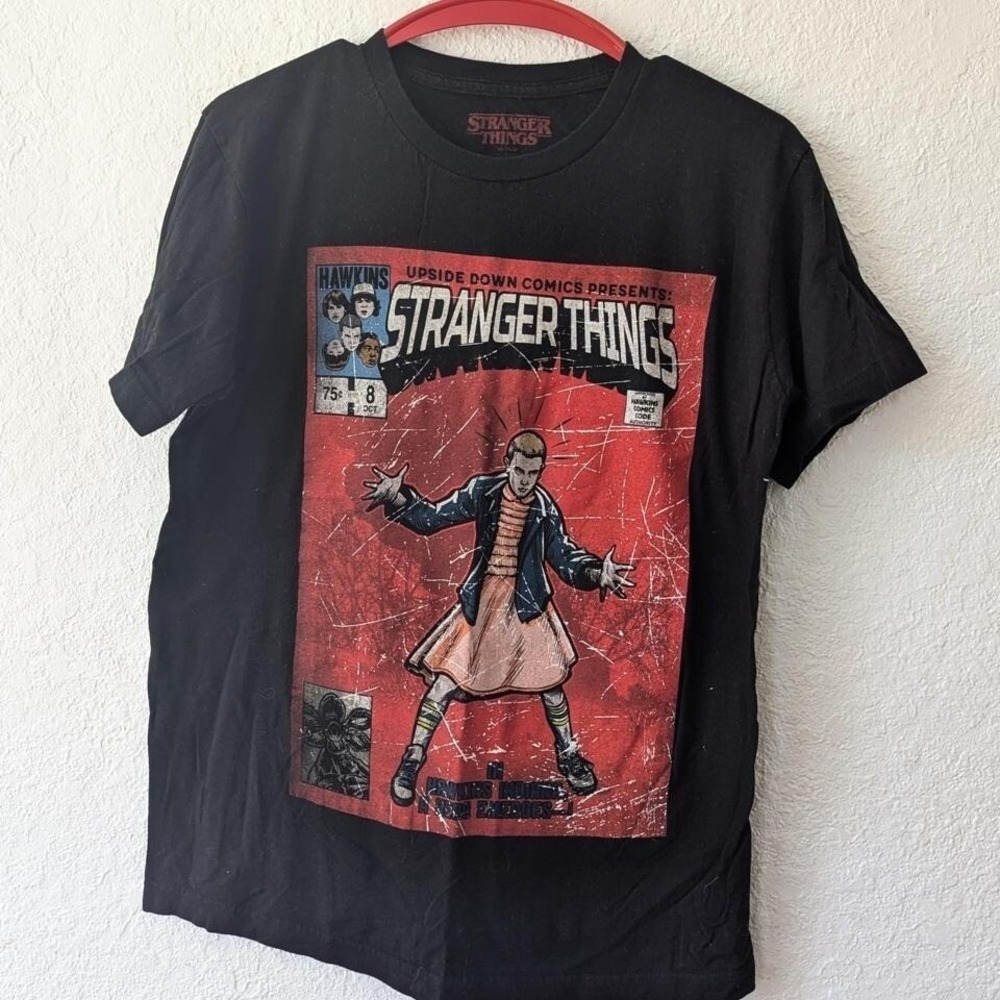 Stranger Things Upside Down Comic Tee in black and‎ red